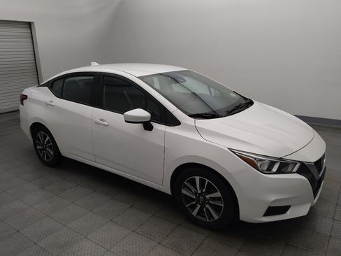 Used 2022 Nissan Versa SV FWD image 11