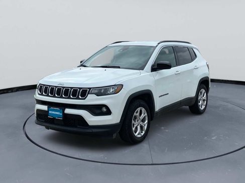 Used 2024 Jeep Compass Latitude AWD/4WD image 1