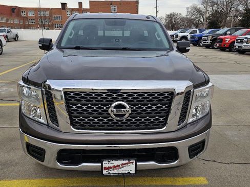 Used 2017 Nissan Titan SV image 4