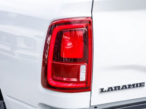 Used 2025 RAM 2500 Laramie w/ Towing Technology Group AWD/4WD image 8