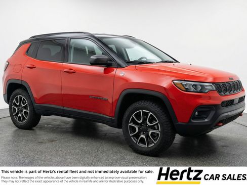 Used 2025 Jeep Compass Trailhawk image 1