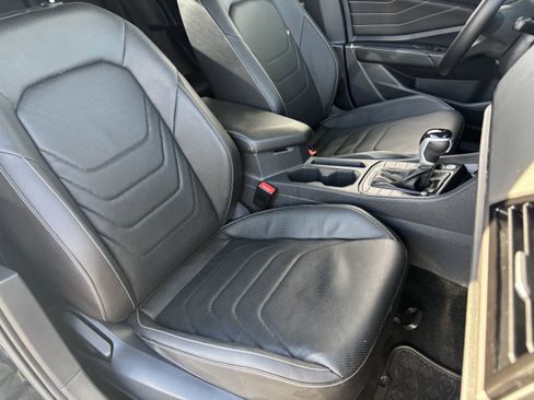 Used 2024 Volkswagen Jetta SEL image 8