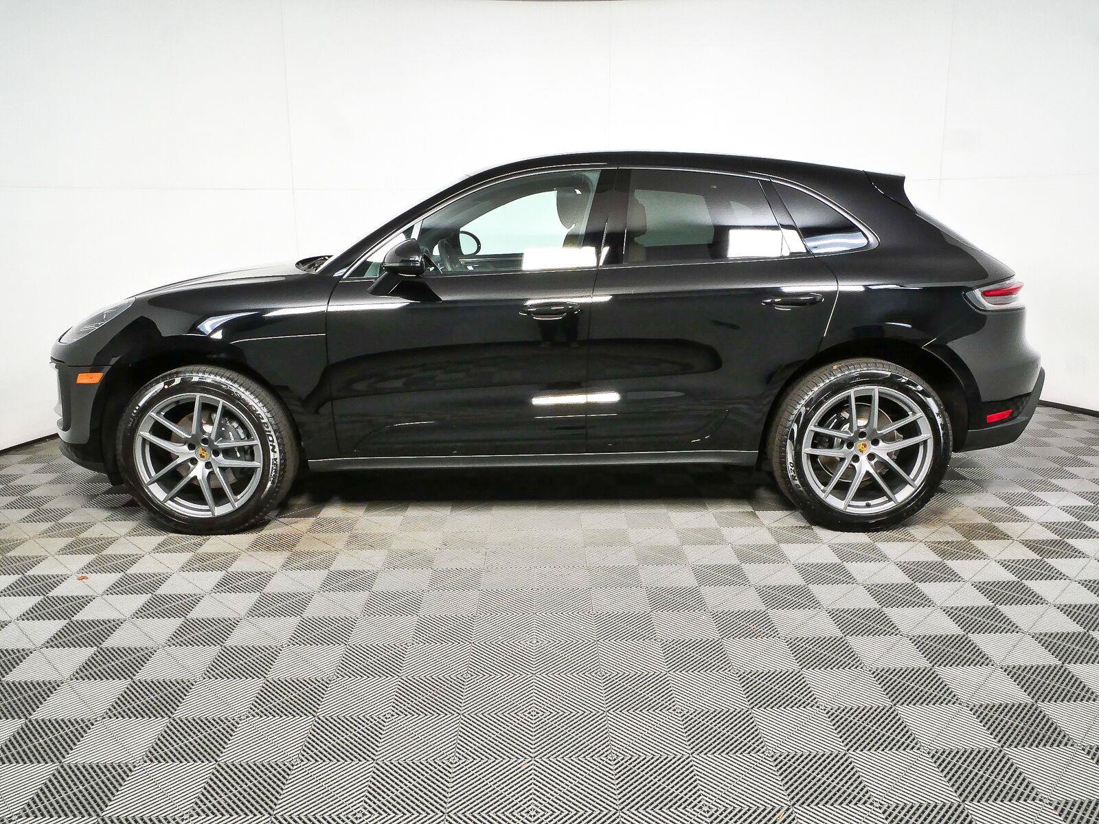 New 2026 Porsche Macan Turbo AWD/4WD image 2