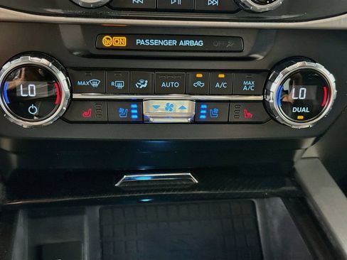 Used 2022 Ford F250 Platinum w/ FX4 Off-Road Package AWD/4WD image 17