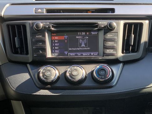 Used 2016 Toyota RAV4 LE image 31