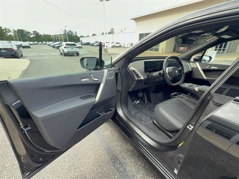 Used 2024 BMW iX xDrive50 w/ Premium Package AWD/4WD image 7