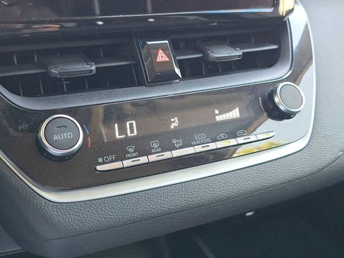 Used 2024 Toyota Corolla LE FWD image 31