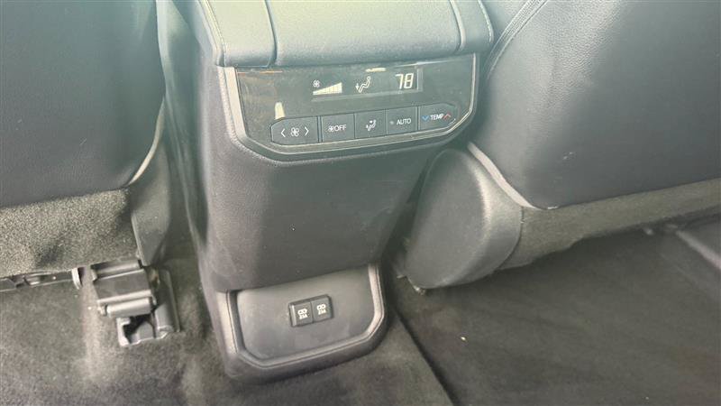 Used 2021 Toyota Highlander XLE FWD image 23