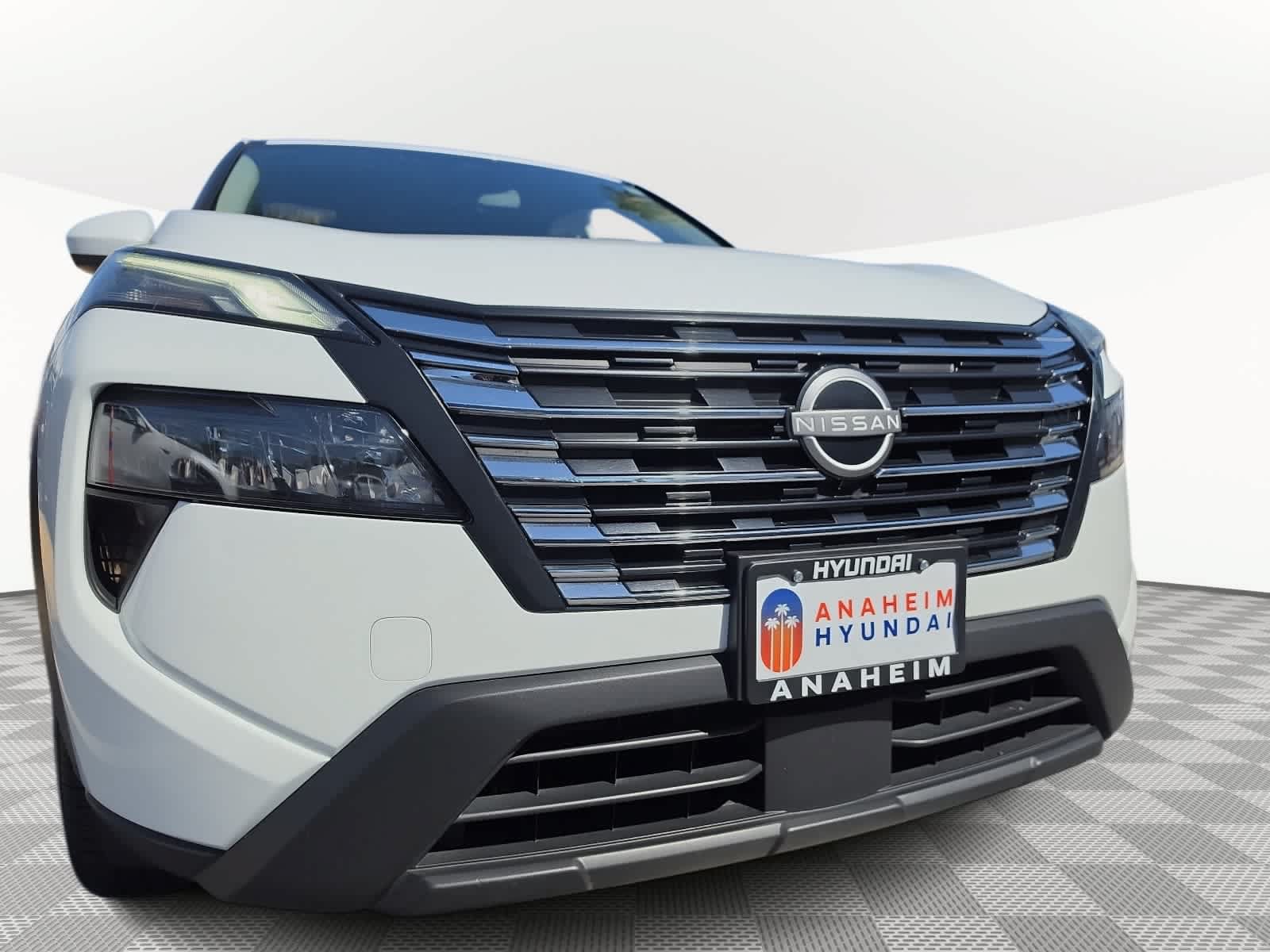 Used 2025 Nissan Rogue SV AWD/4WD image 6