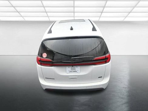 New 2026 Chrysler Pacifica Select image 15