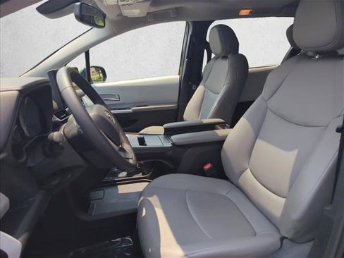 Certified 2026 Toyota Sienna XLE FWD image 22