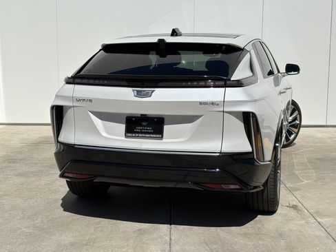 Used 2024 Cadillac Lyriq Luxury AWD/4WD image 6