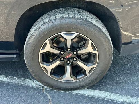 Used 2021 GMC Yukon XL AT4 w/ AT4 Premium Plus Package AWD/4WD image 29