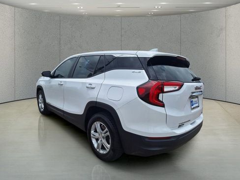 Used 2024 GMC Terrain SLE FWD image 3