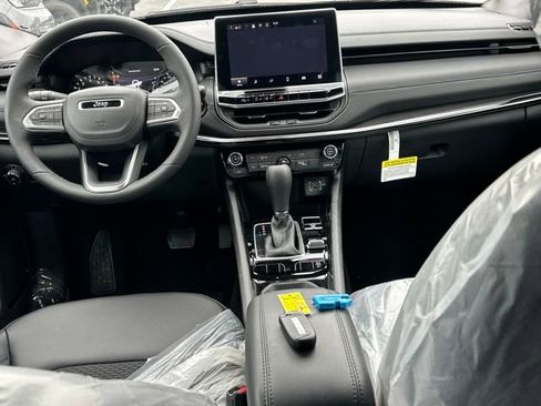New 2026 Jeep Compass Latitude image 17