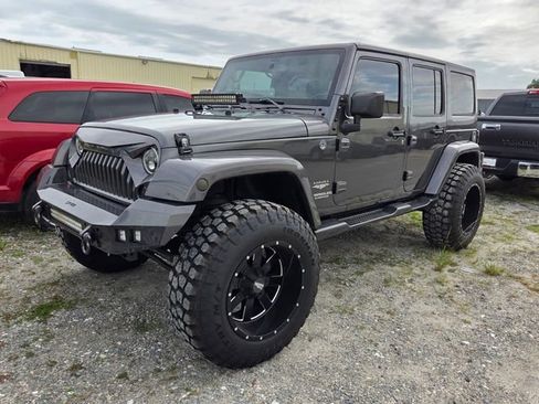 Used 2014 Jeep Wrangler Unlimited Sahara w/ Max Tow Package AWD/4WD image 2