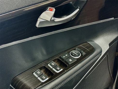 Used 2020 Kia Sorento S image 18