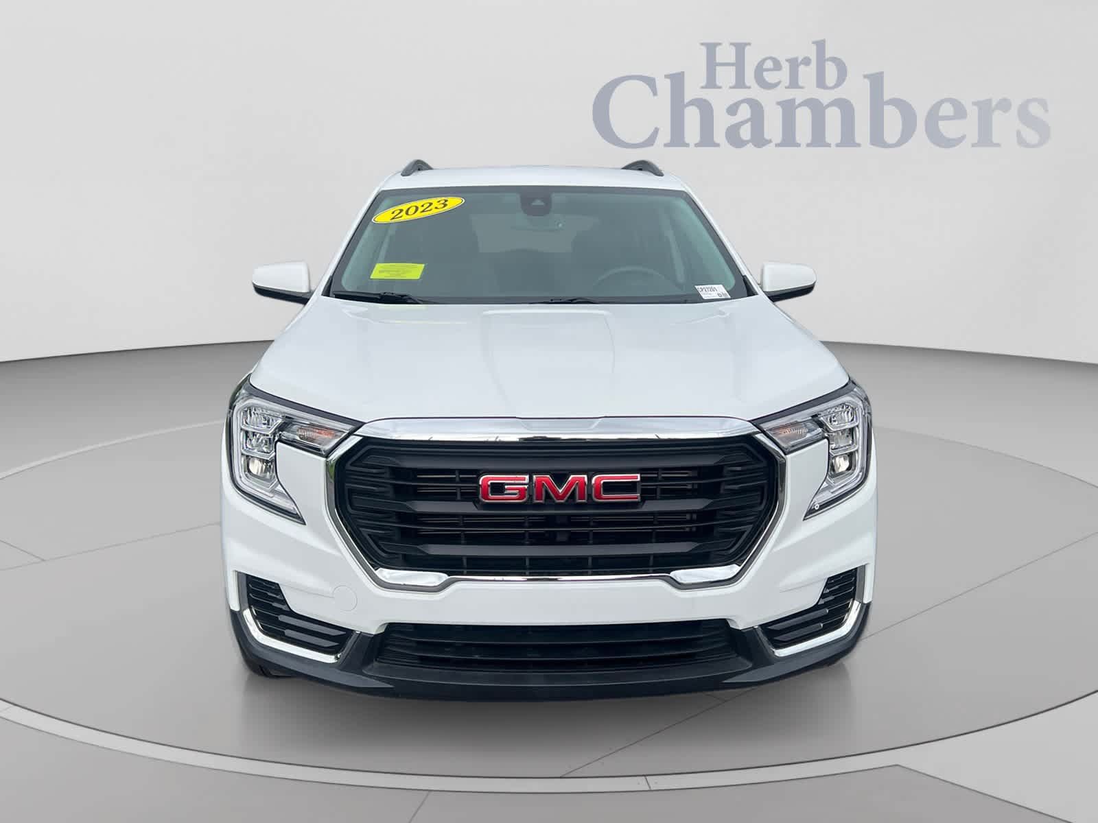 Used 2023 GMC Terrain SLE w/ Driver Convenience Package AWD/4WD image 2