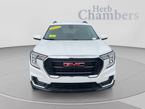 Used 2023 GMC Terrain SLE w/ Driver Convenience Package AWD/4WD image 2