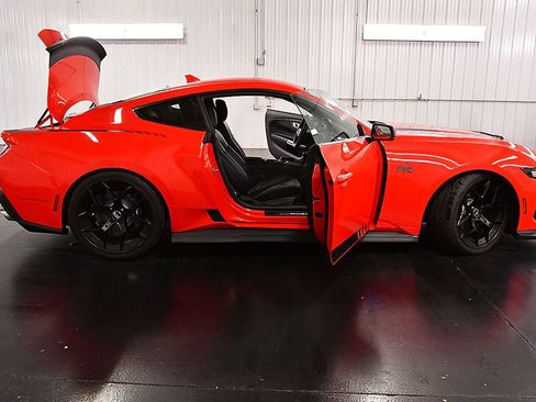 Used 2025 Ford Mustang GT Premium w/ GT Performance Package RWD image 30