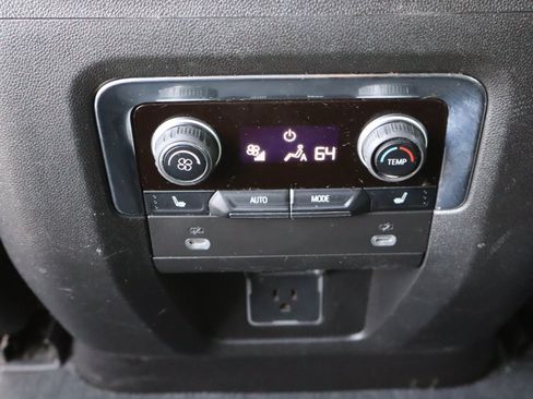 Used 2023 Chevrolet Suburban Premier RWD image 14
