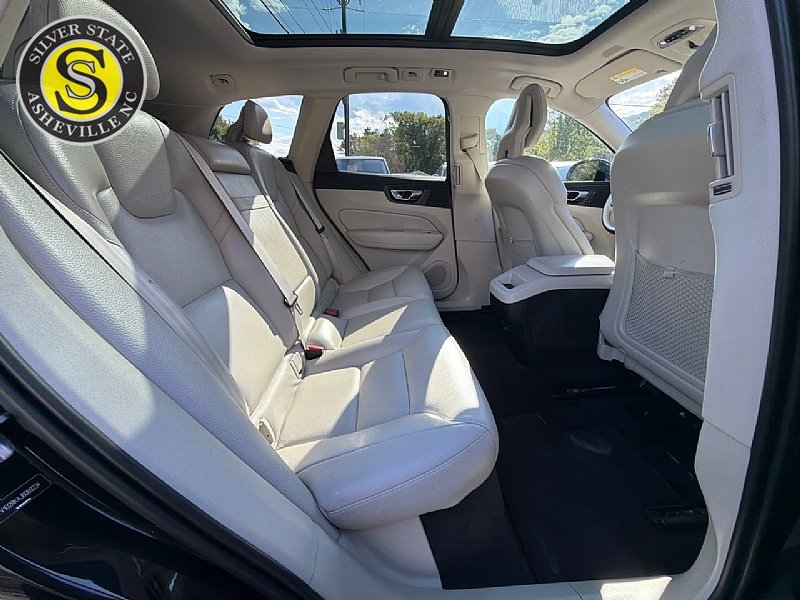 Used 2018 Volvo XC60 T5 Momentum w/ Vision Package AWD/4WD image 18