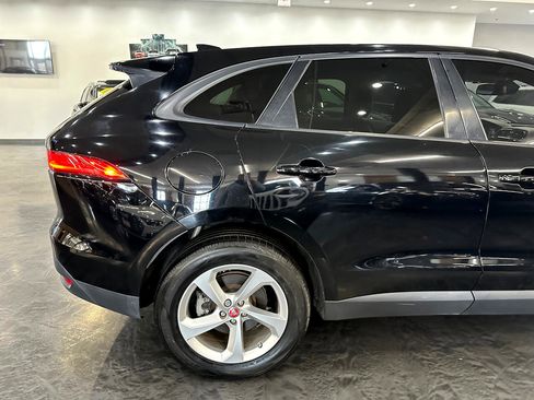 Used 2017 Jaguar F-PACE Premium image 10