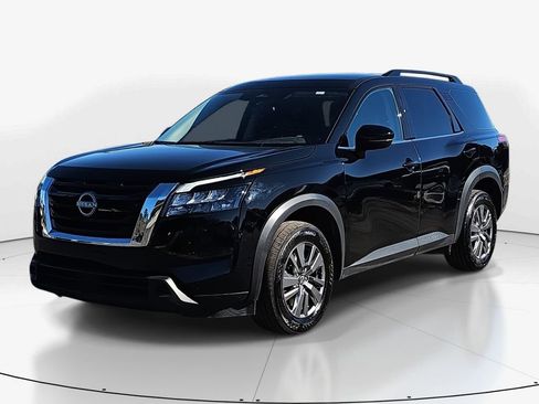 Used 2024 Nissan Pathfinder SV image 10