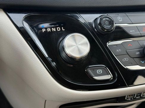 Used 2023 Chrysler Voyager LX image 19