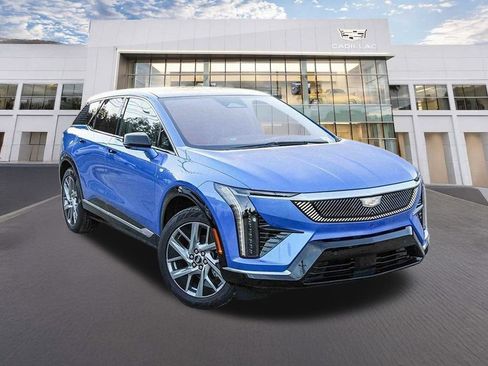 Used 2026 Cadillac Optiq Luxury 2 image 3