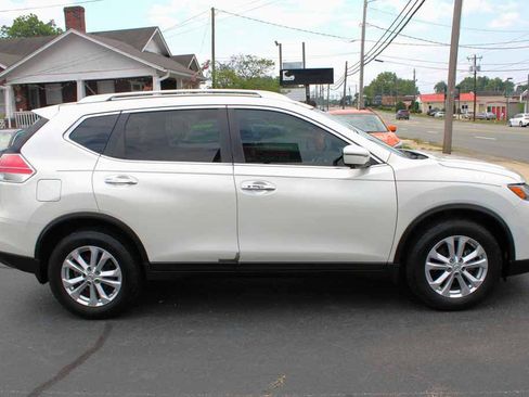 Used 2016 Nissan Rogue SV w/ SV Premium Package FWD image 5