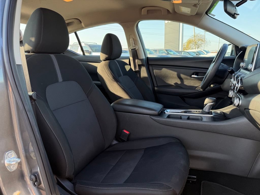 Used 2025 Nissan Sentra SV FWD image 31