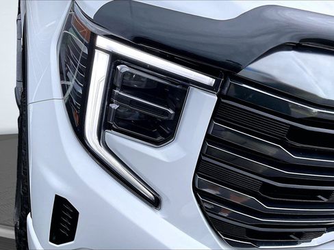 Used 2024 GMC Sierra 1500 AT4 w/ Technology Package AWD/4WD image 30