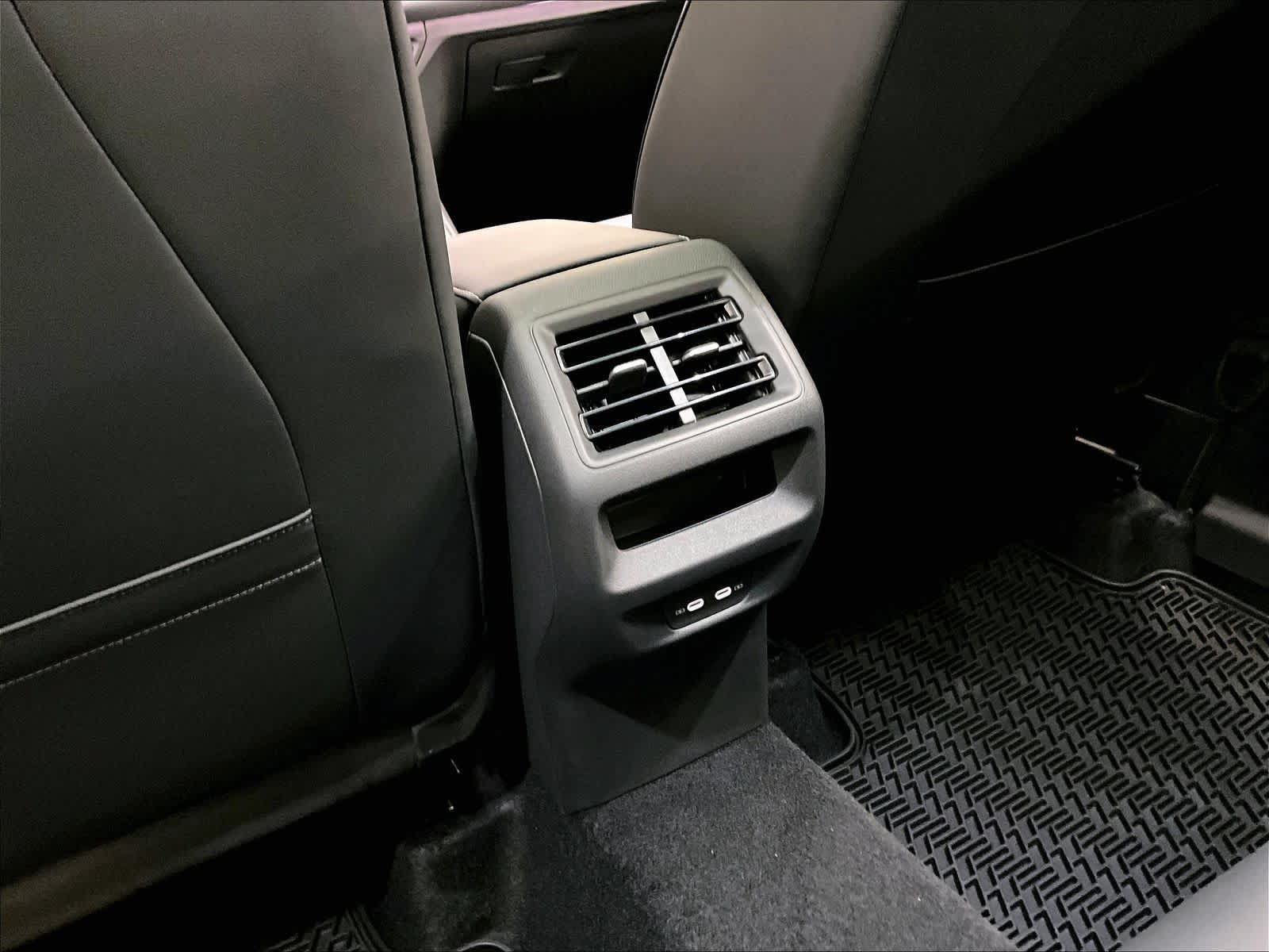 New 2026 Volkswagen Tiguan SE AWD/4WD image 16