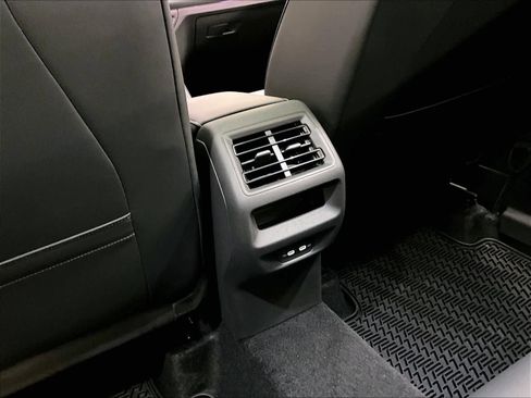 New 2026 Volkswagen Tiguan SE image 16