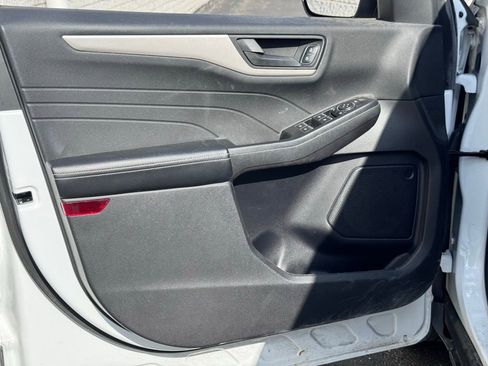 Used 2022 Ford Escape S image 11