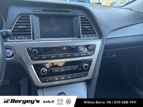 Used 2016 Hyundai Sonata Sport w/ Option Group 1V image 4