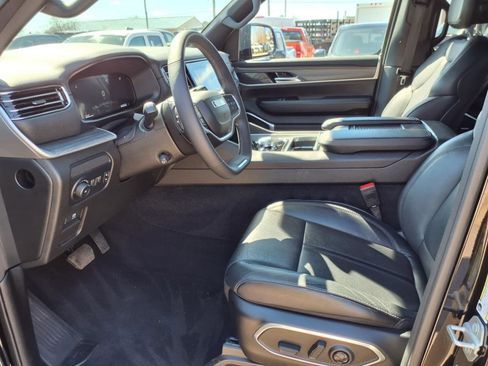 Used 2024 Jeep Wagoneer Series II w/ Flexible Seating Group image 11