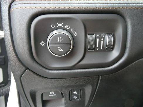 Used 2022 RAM 1500 Limited AWD/4WD image 24