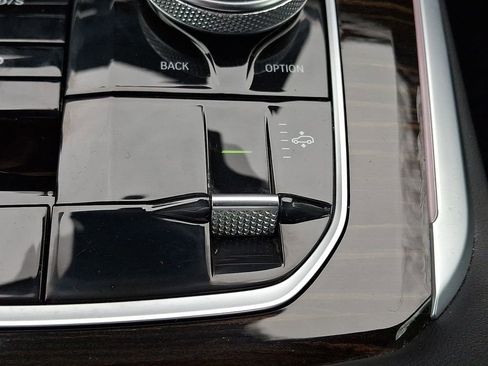 Used 2024 BMW X5 xDrive50e image 27