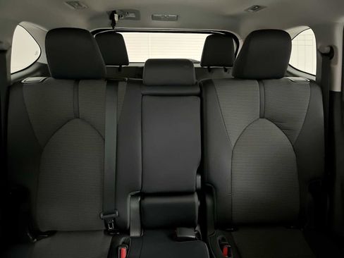 Used 2023 Toyota Highlander LE FWD image 13