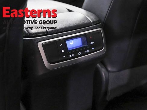 Used 2019 Toyota Highlander Limited w/ Carpet Mat Package (TMS) image 25