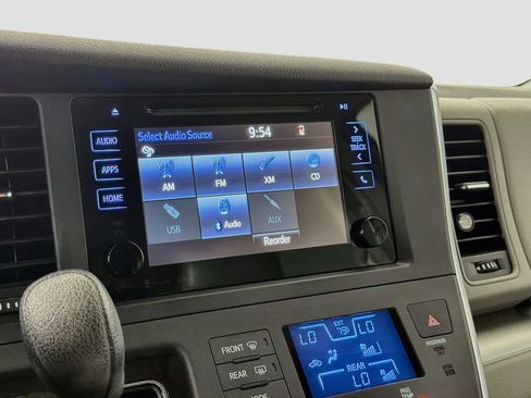 Used 2017 Toyota Sienna LE FWD image 15