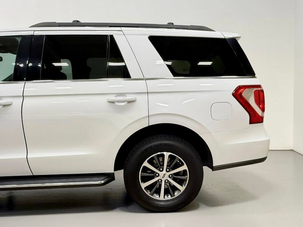 Used 2019 Ford Expedition XLT w/ Equipment Group 202A AWD/4WD image 16