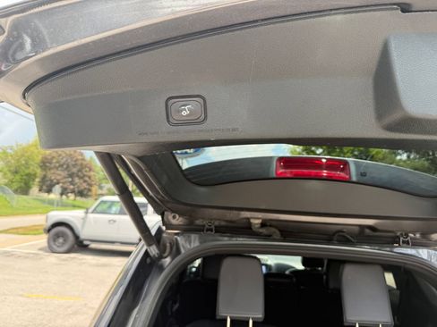 Used 2019 Ford Explorer XLT w/ Equipment Group 202A FWD image 12