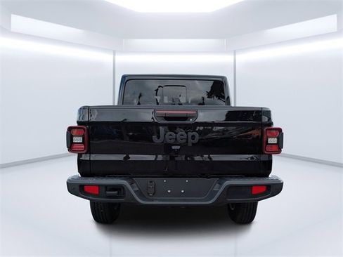 New 2025 Jeep Gladiator Sport image 4