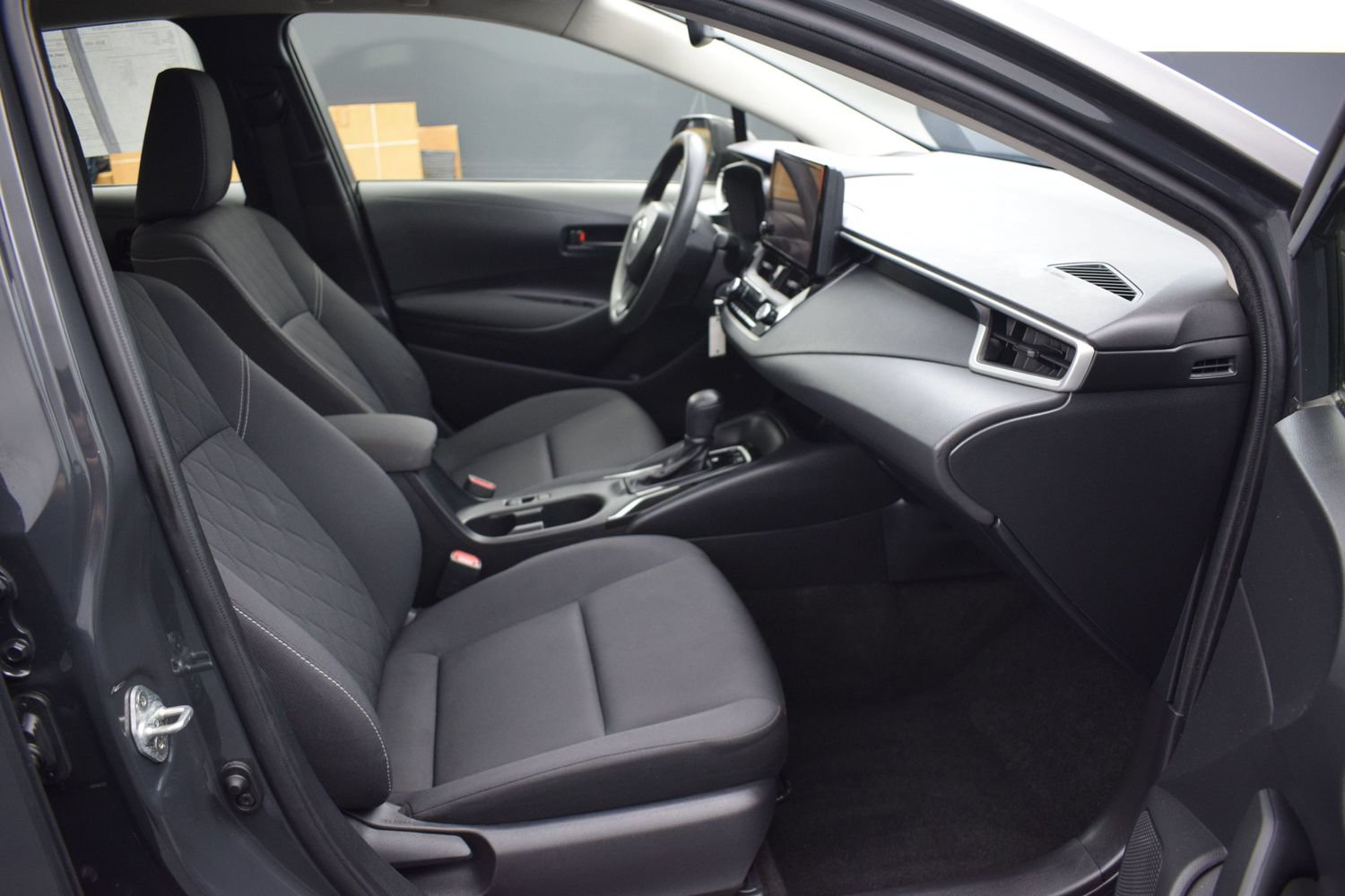Used 2025 Toyota Corolla LE FWD image 10