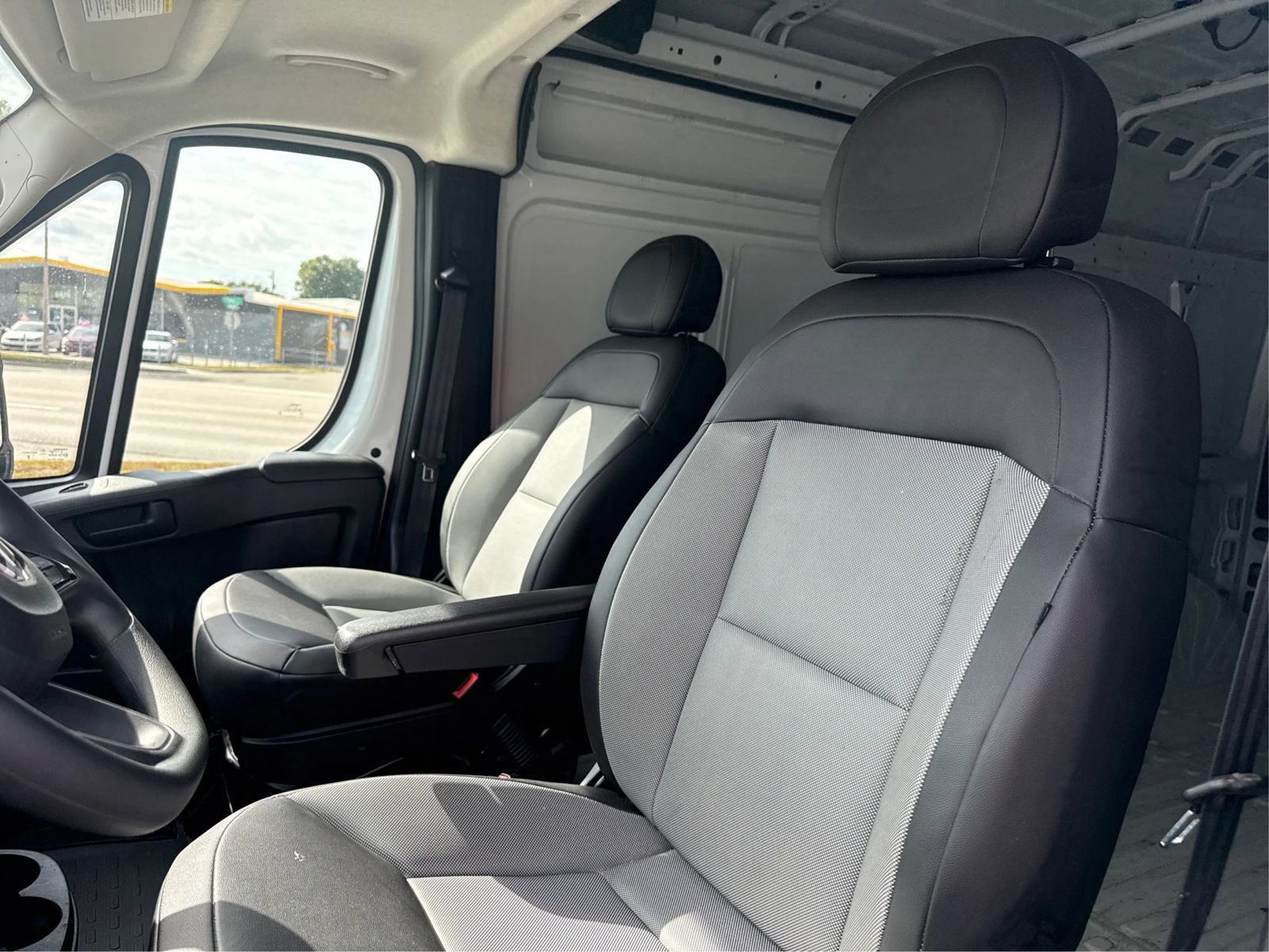 Used 2025 RAM ProMaster 3500 w/ Convenience Group FWD image 9