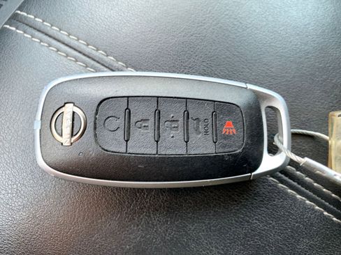 Used 2025 Nissan Pathfinder SV image 22