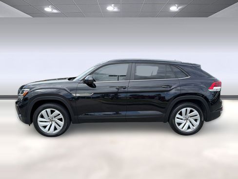 Used 2021 Volkswagen Atlas Cross Sport SE w/ Panoramic Sunroof Package FWD image 2